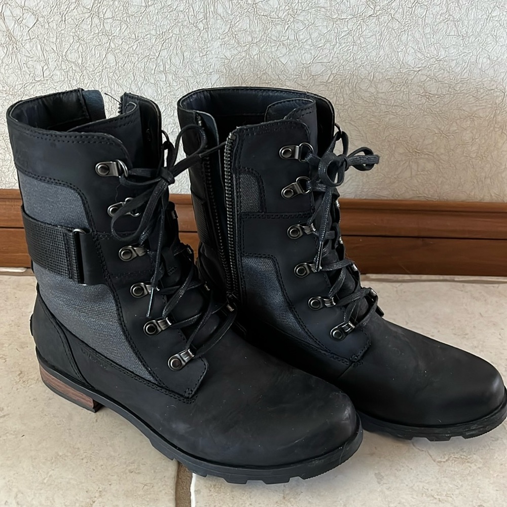 Sorel Emelie Conquest leather boot.